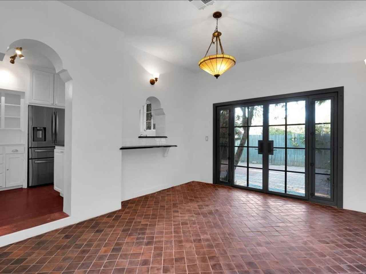 1941 E Lee St - Photo 6 of 17