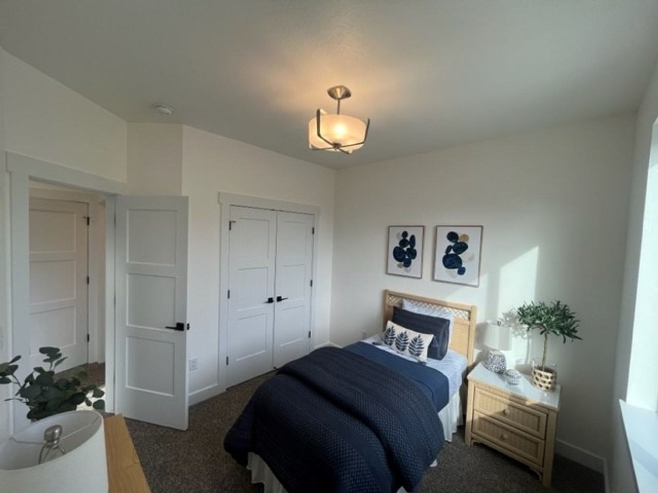201 201 Amusement Avenue - Photo 6 of 12