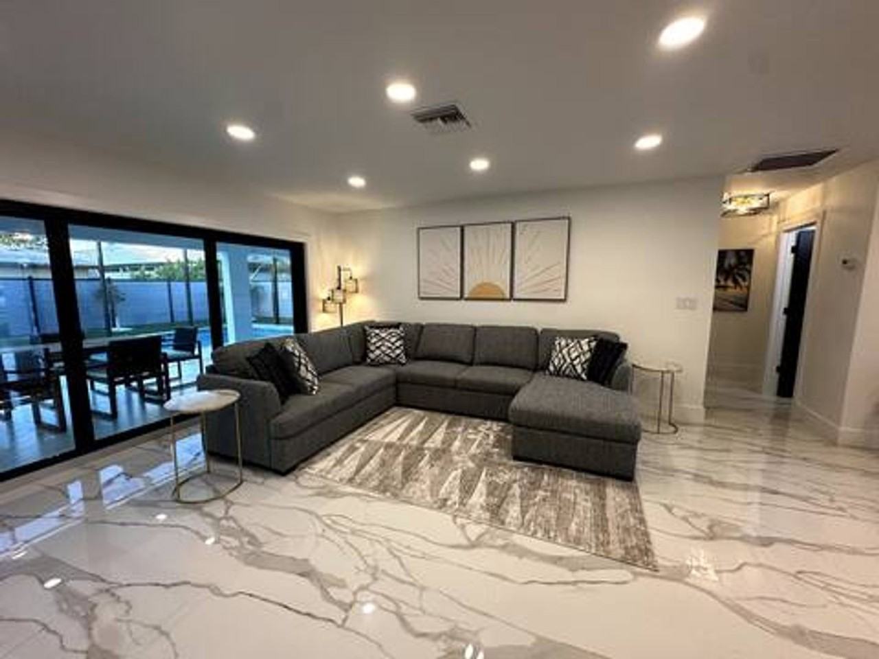 135 Tahiti Cir - Photo 3 of 11