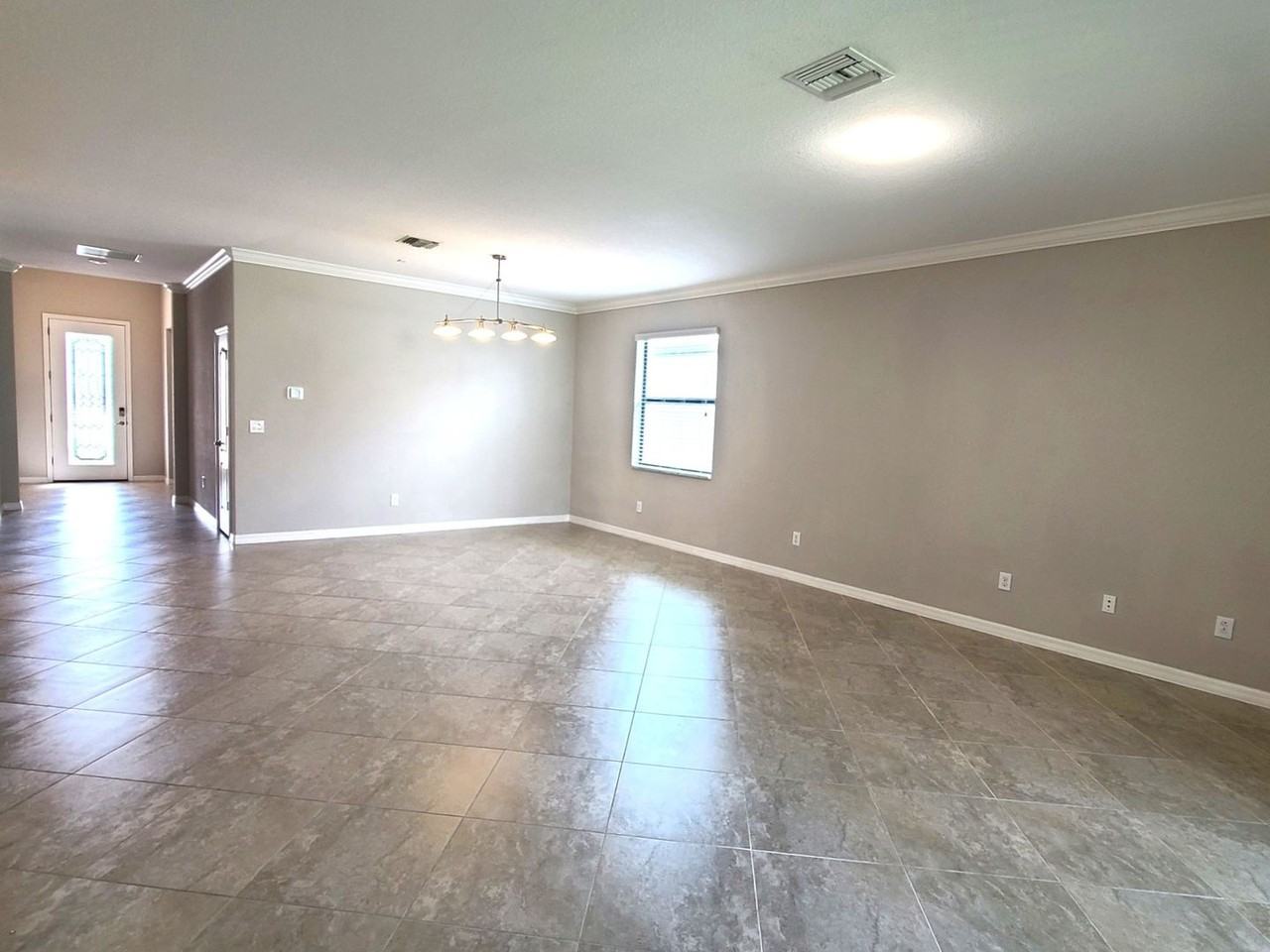 19353 Nearpoint Dr - Photo 4 of 12