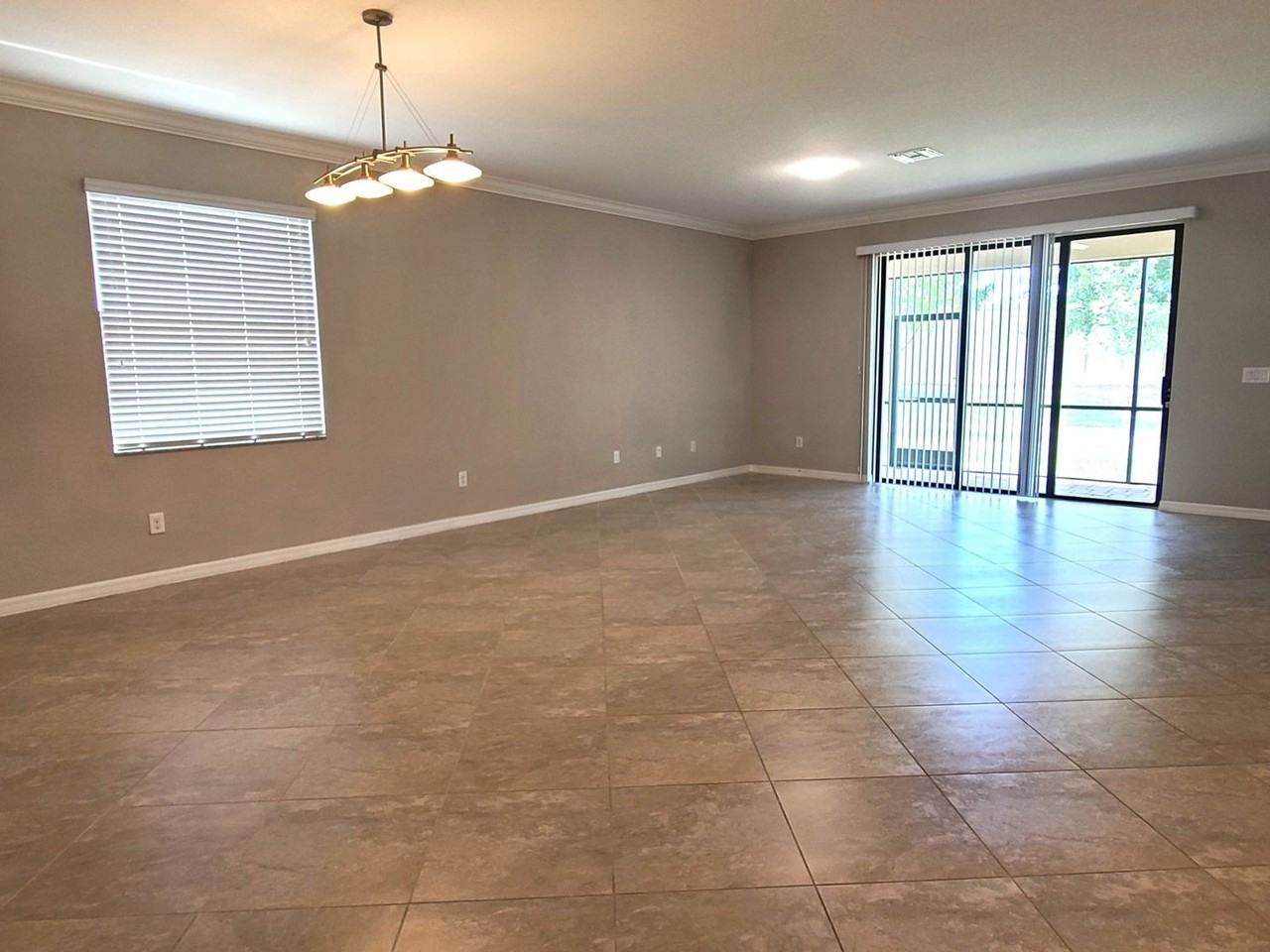 19353 Nearpoint Dr - Photo 5 of 12