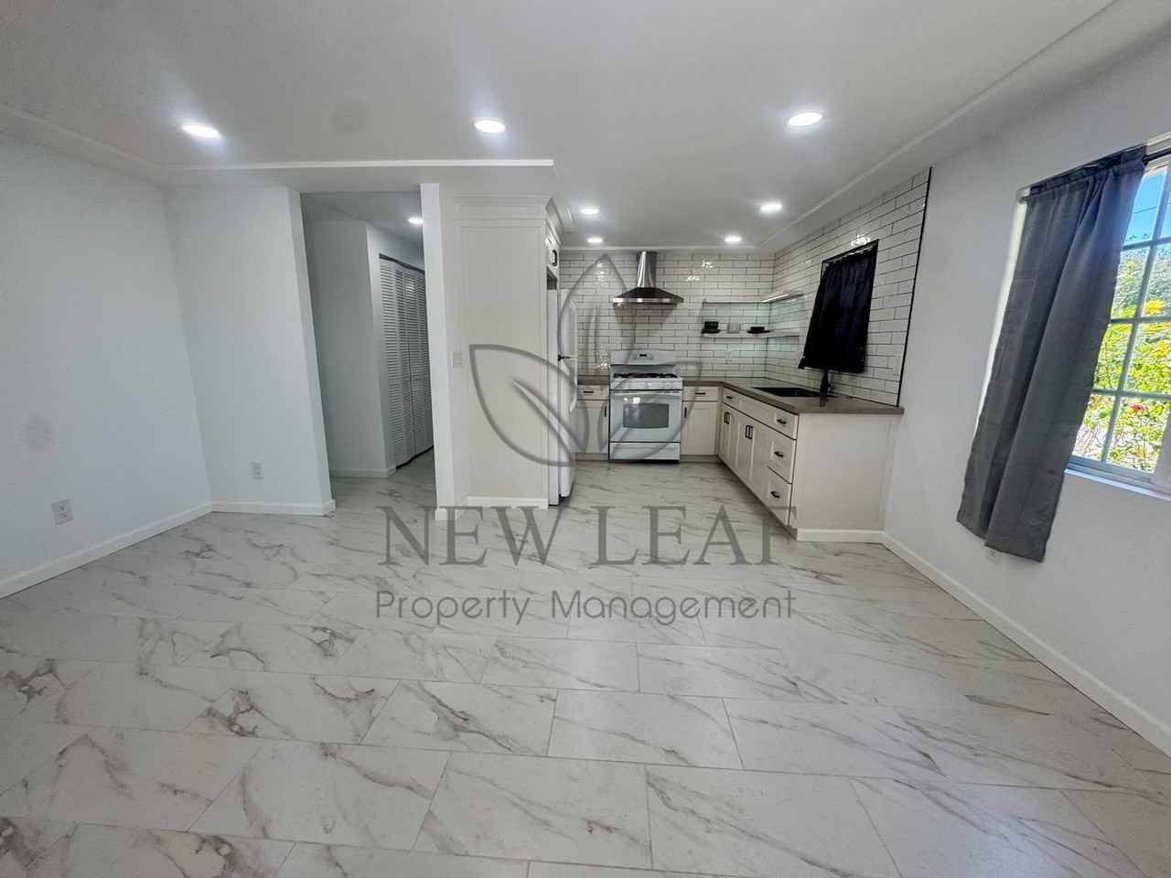 510 S College Ave - Photo 3 of 19