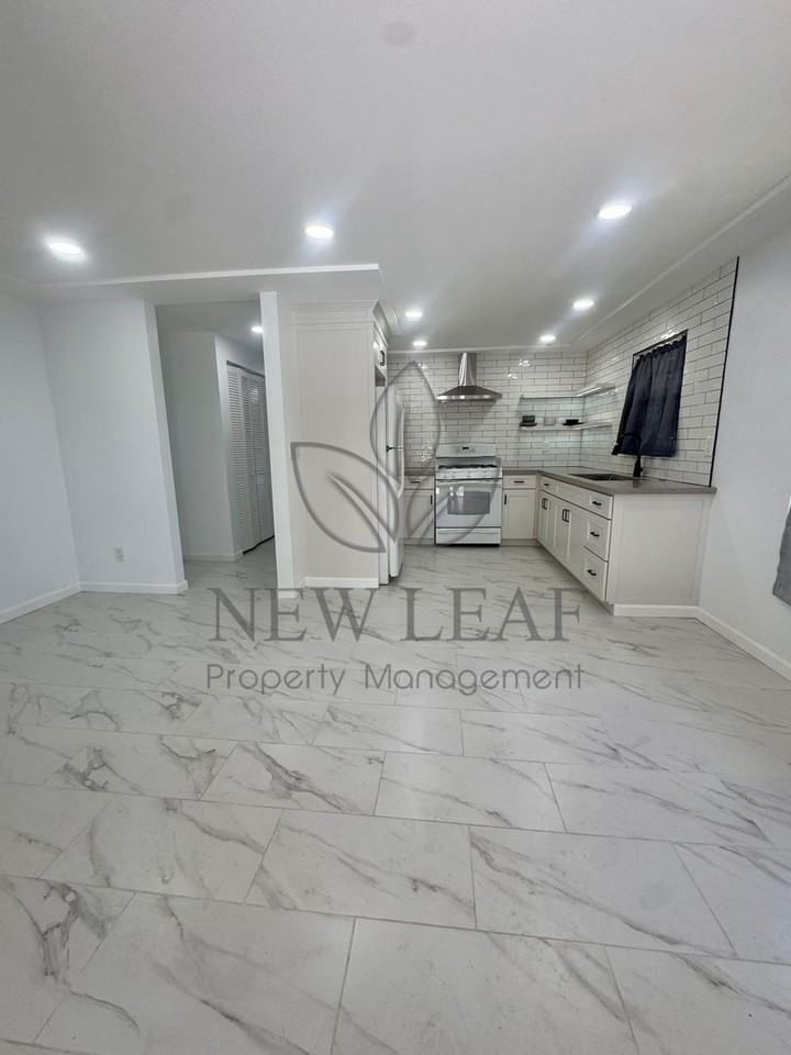 510 S College Ave - Photo 4 of 19