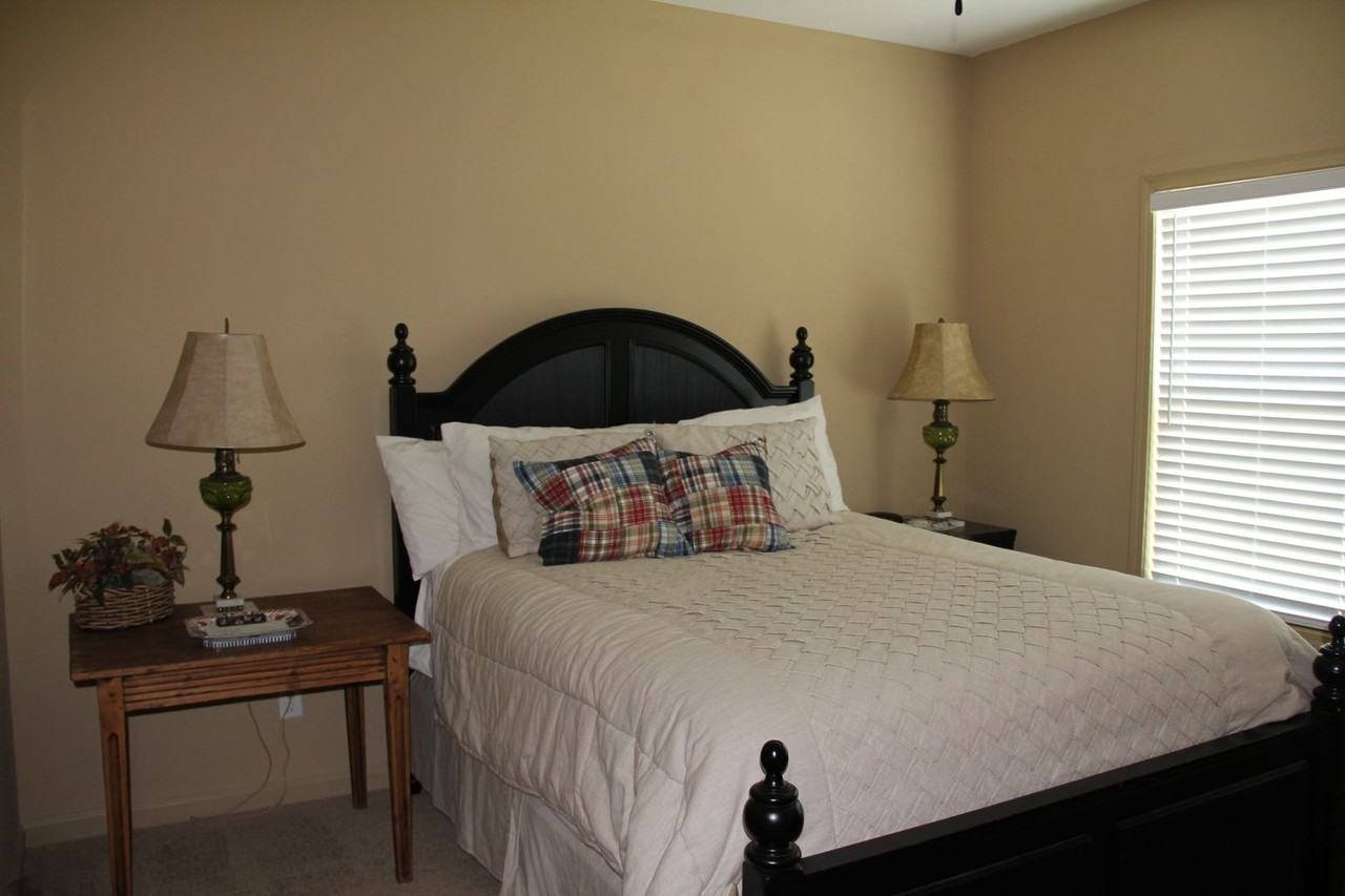 401 Abaco Cir - Photo 2 of 4