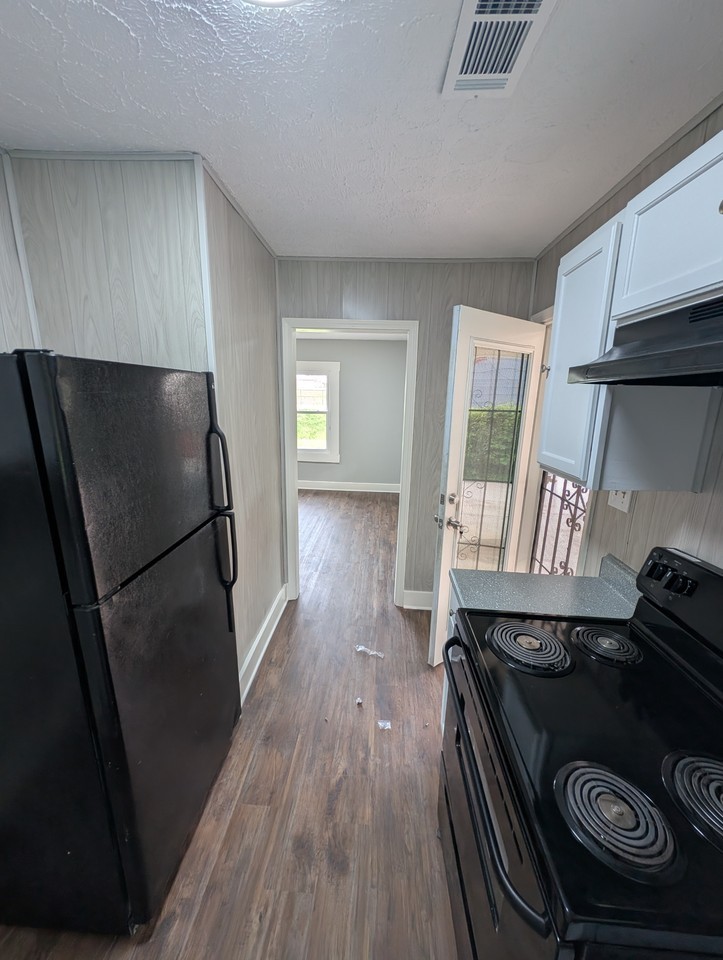 1022 Beck St #1 - Photo 4 of 14