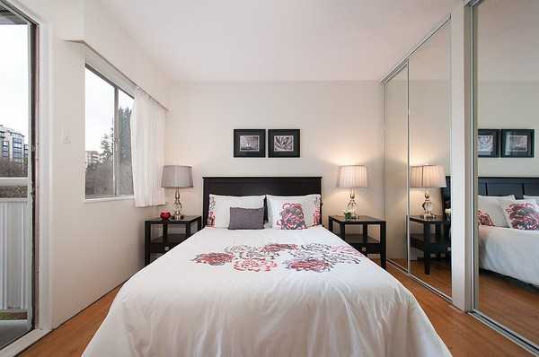 Royalee Court - Photo 3 of 4