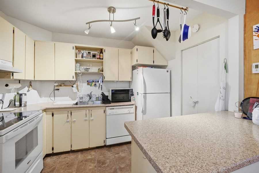 556 Melbourne Avenue - Photo 3 of 14
