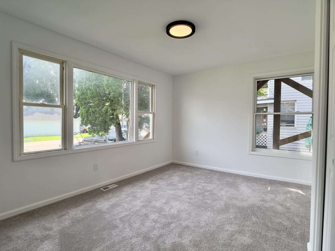 247 E Fremont St #1 - Photo 4 of 17
