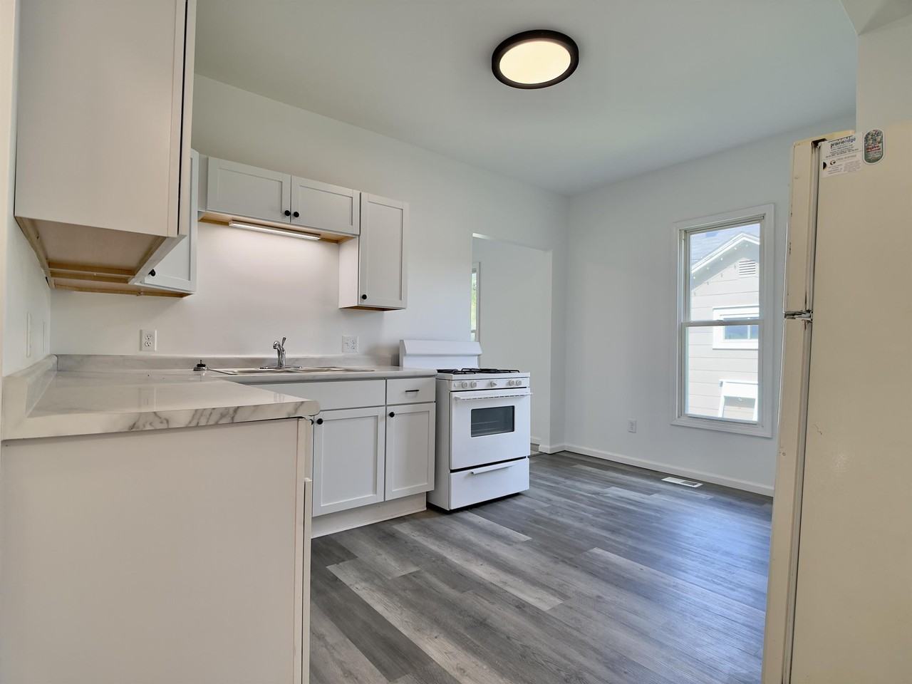 247 E Fremont St #1 - Photo 6 of 17