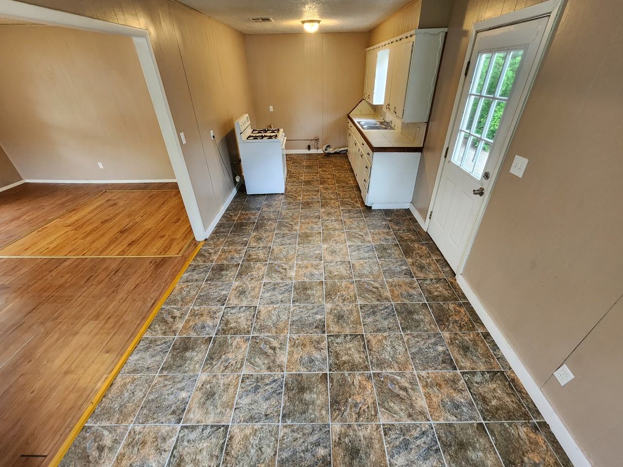 507 W 19th St #1 - Photo 3 of 9