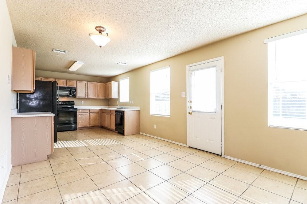 521 Merton Ct - Photo 4 of 15