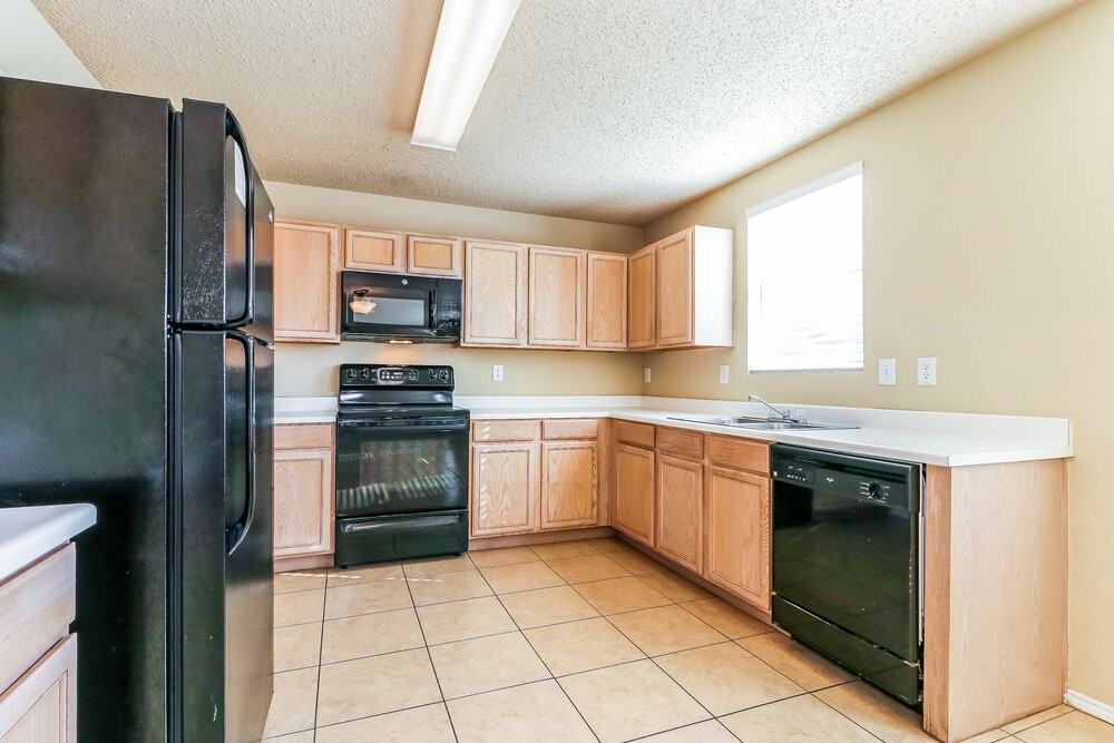 521 Merton Ct - Photo 5 of 15