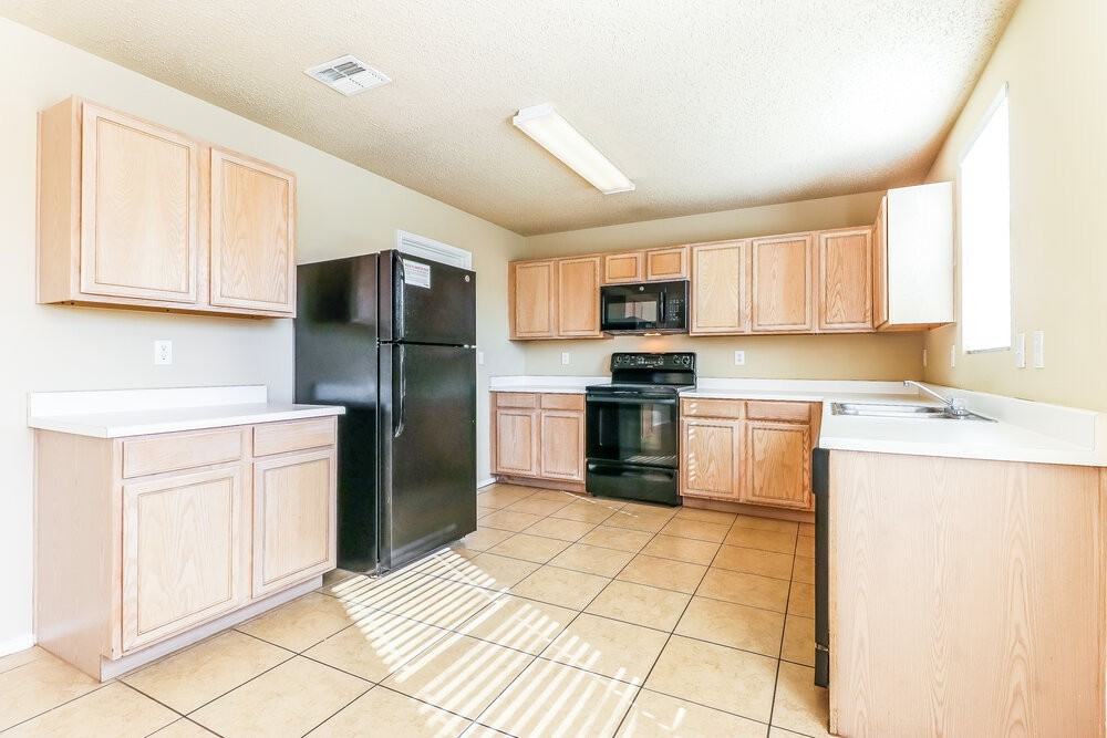 521 Merton Ct - Photo 6 of 15