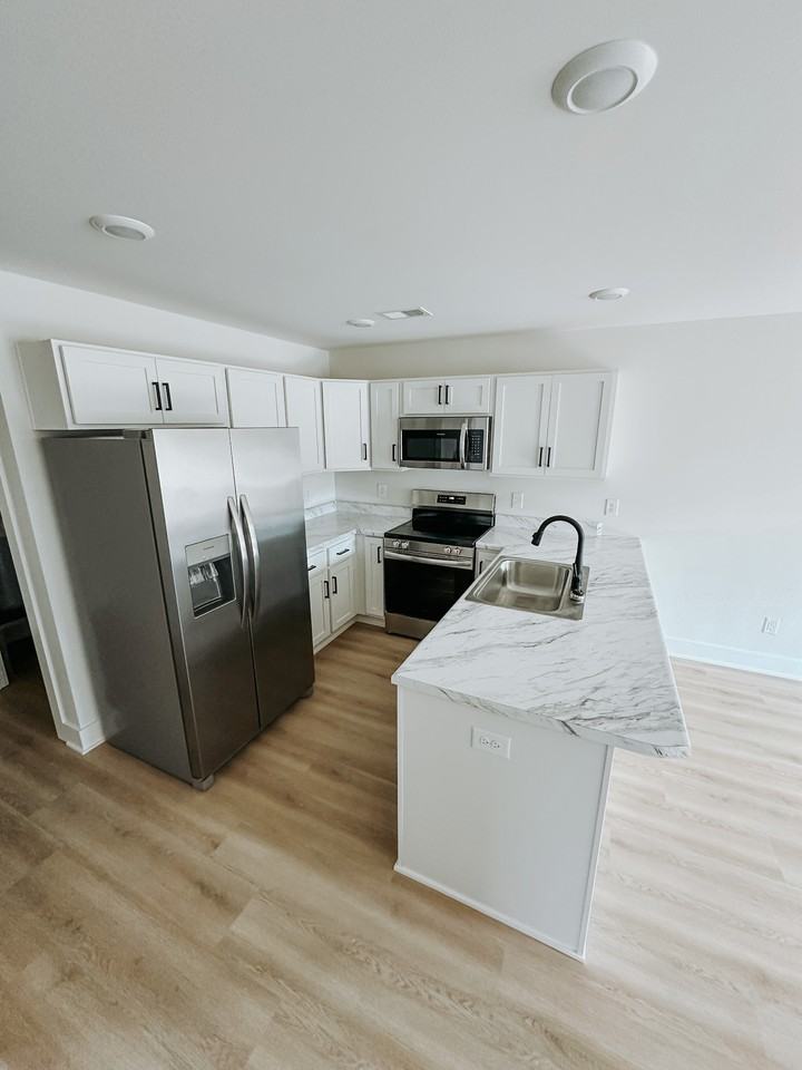 341 Woods Rd #A - Photo 3 of 9