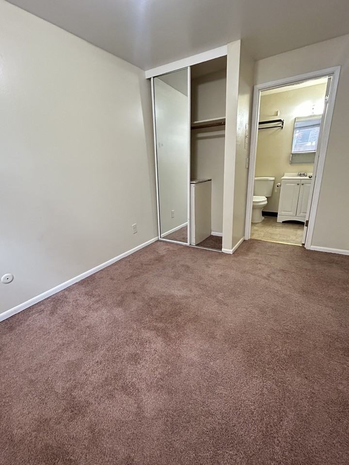 5035 15th Ave. N.E. - 302 #302 - Photo 3 of 15