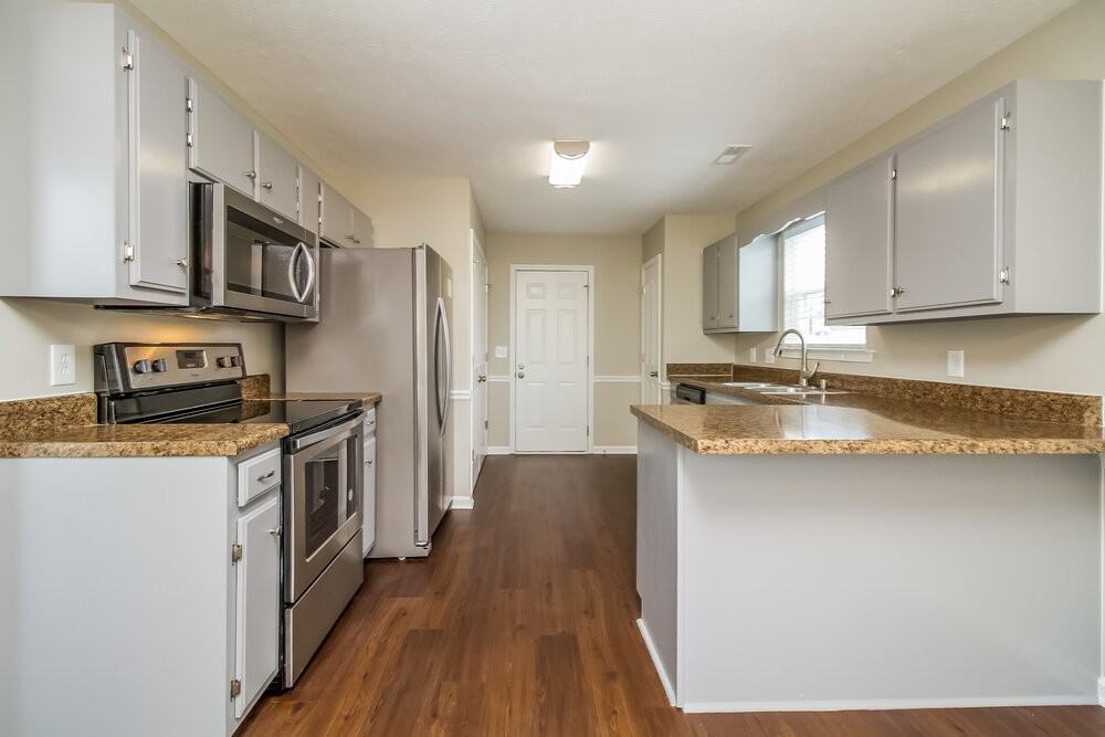 2115 Montgomery Ln - Photo 4 of 15