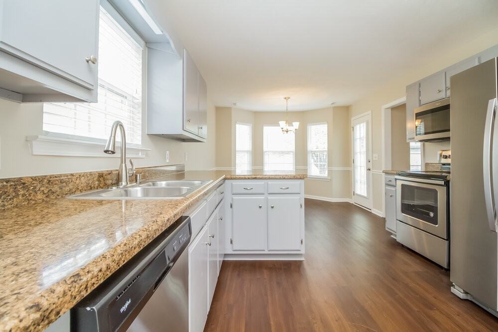 2115 Montgomery Ln - Photo 5 of 15