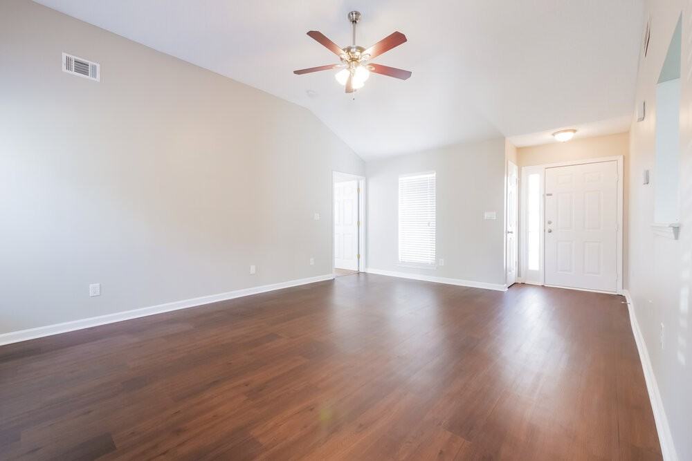 172 Regency Park Dr - Photo 3 of 16