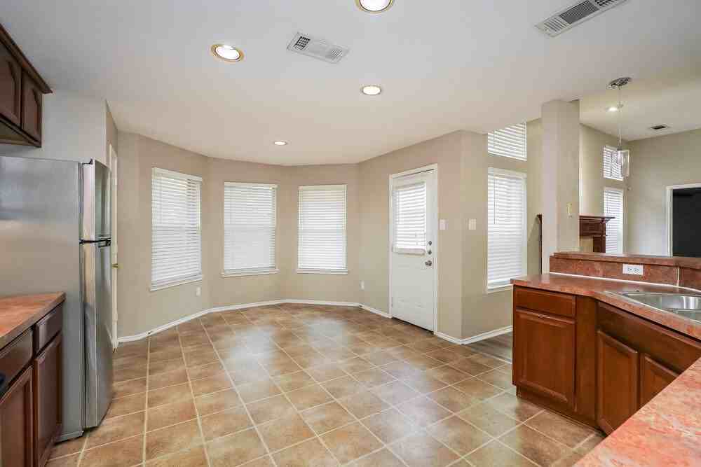 4413 Corner Brook Ln - Photo 7 of 16