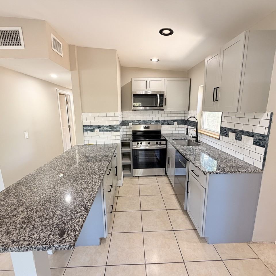 2245 17th Ave S #1 - Photo 5 of 19