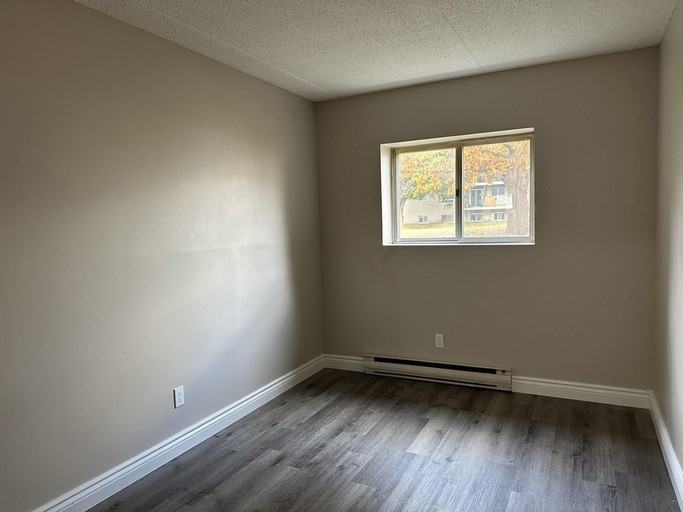 1 Balmoral Place - Photo 7 of 9