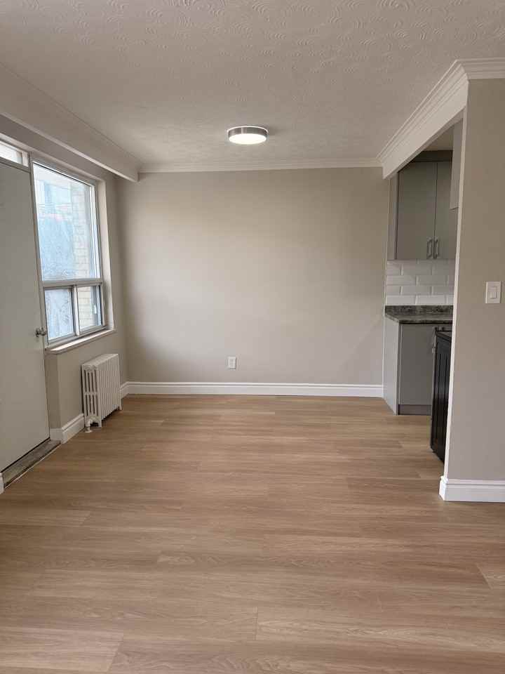 1728 Lawrence Avenue West - Photo 4 of 18