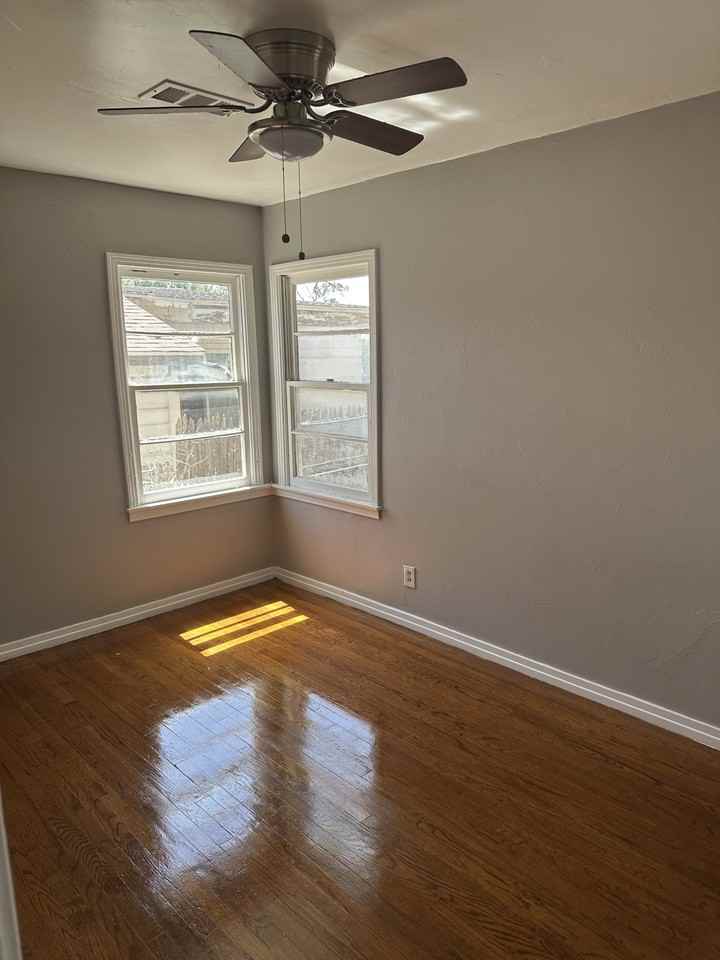 1809 Poplar St #1 - Photo 2 of 8