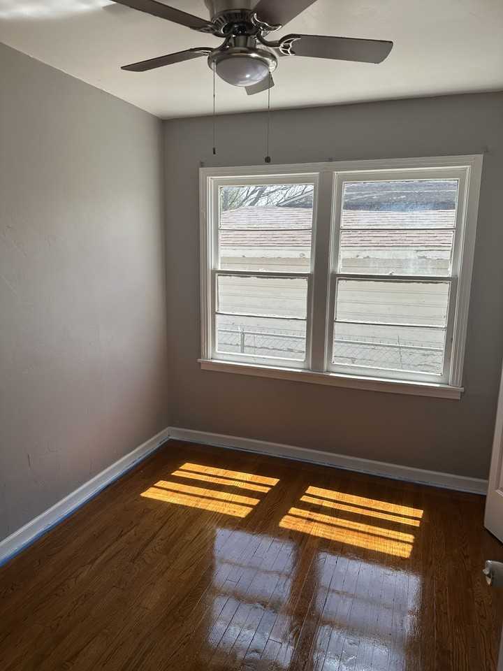 1809 Poplar St #1 - Photo 4 of 8