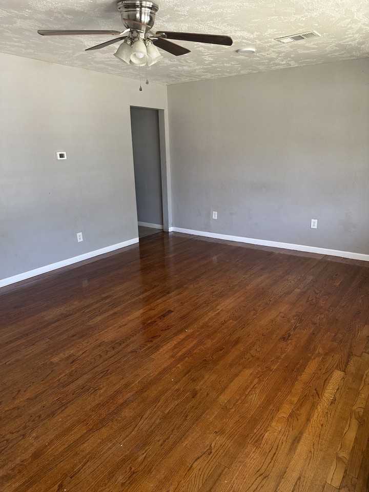 1809 Poplar St #1 - Photo 6 of 8