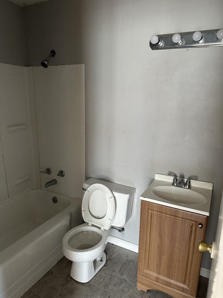 1809 Poplar St #1 - Photo 7 of 8