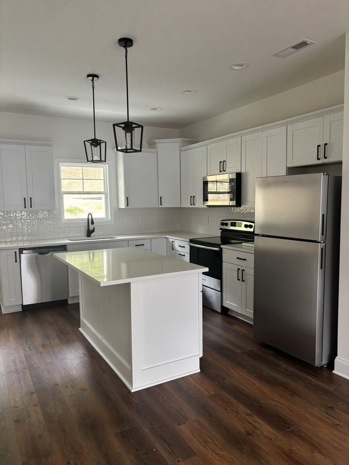 110 Aaron Pl #601 - Photo 2 of 5