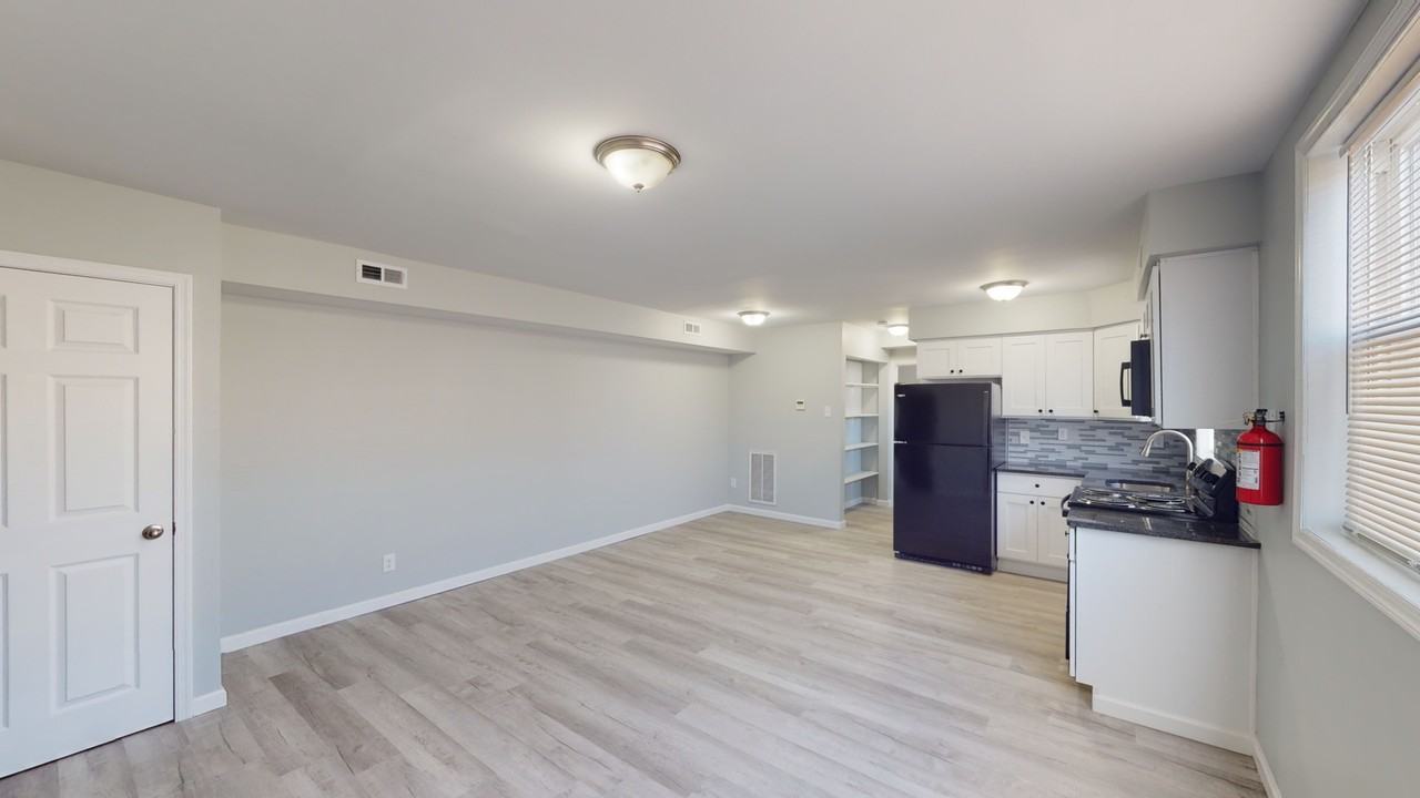 910 Gateway Blvd Apt B9 #B9 - Photo 3 of 13