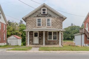 featured image of 425 E Howard St #1