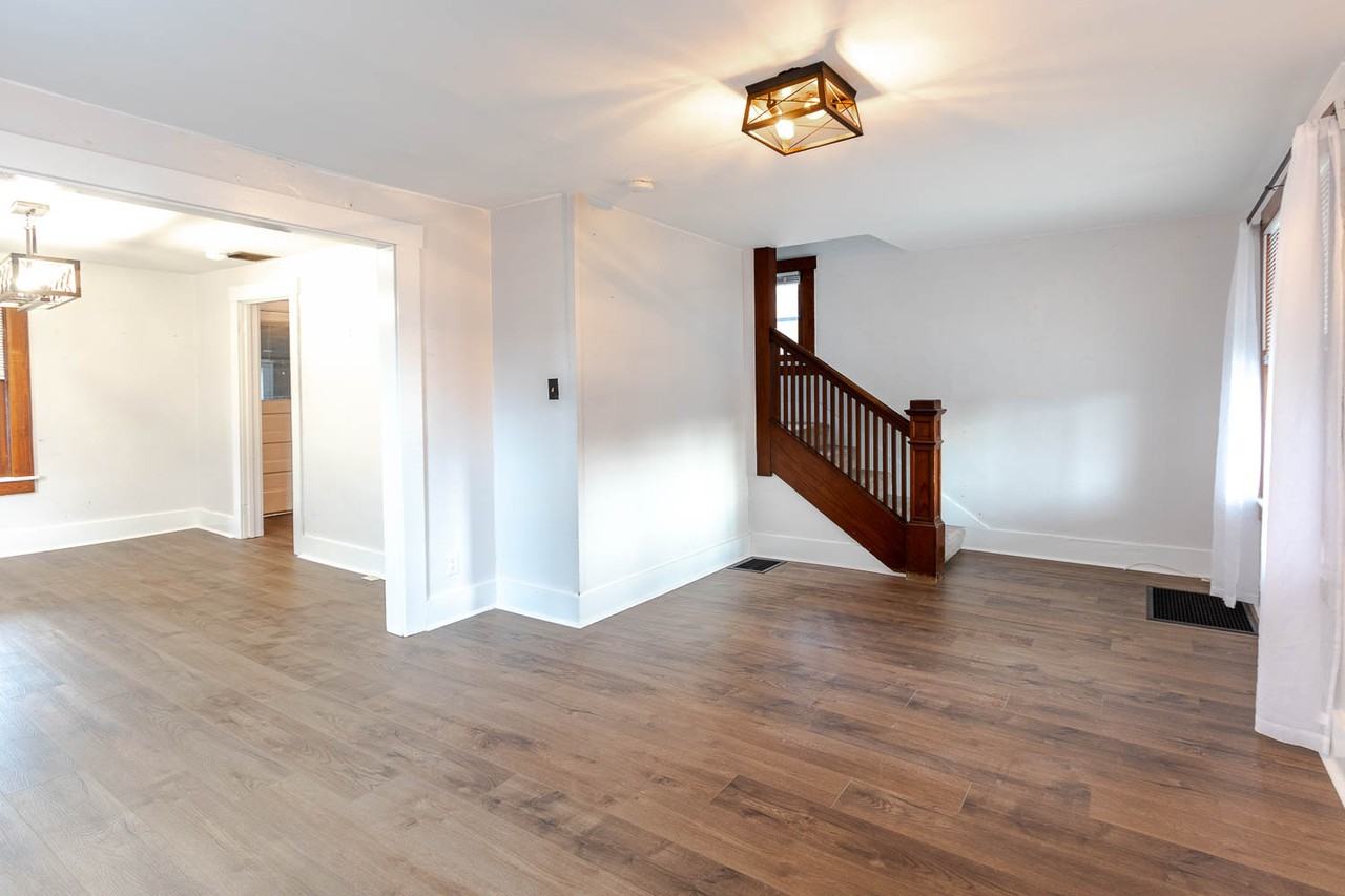 425 E Howard St #1 - Photo 3 of 22