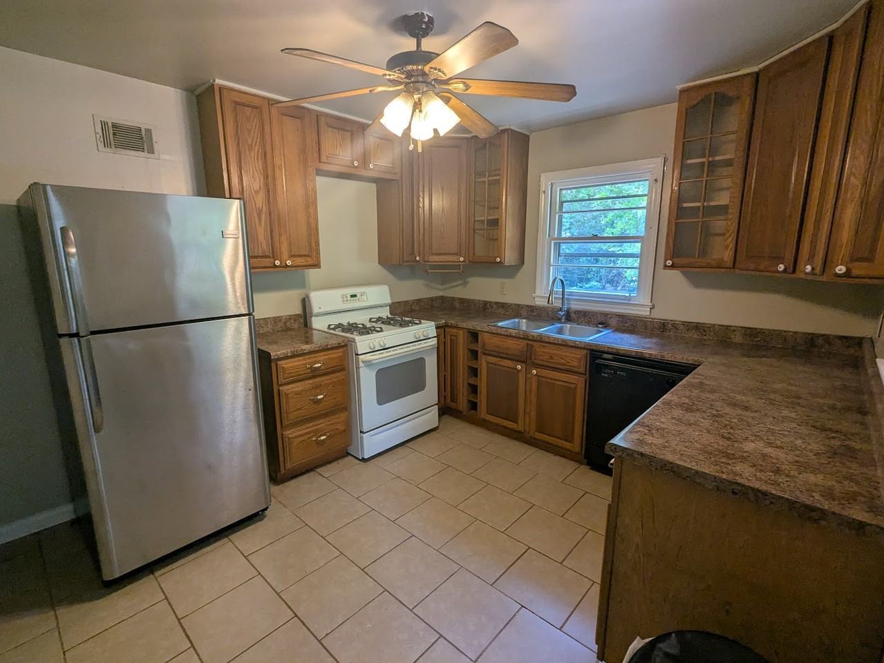 12 Dyches Dr #1 - Photo 4 of 11