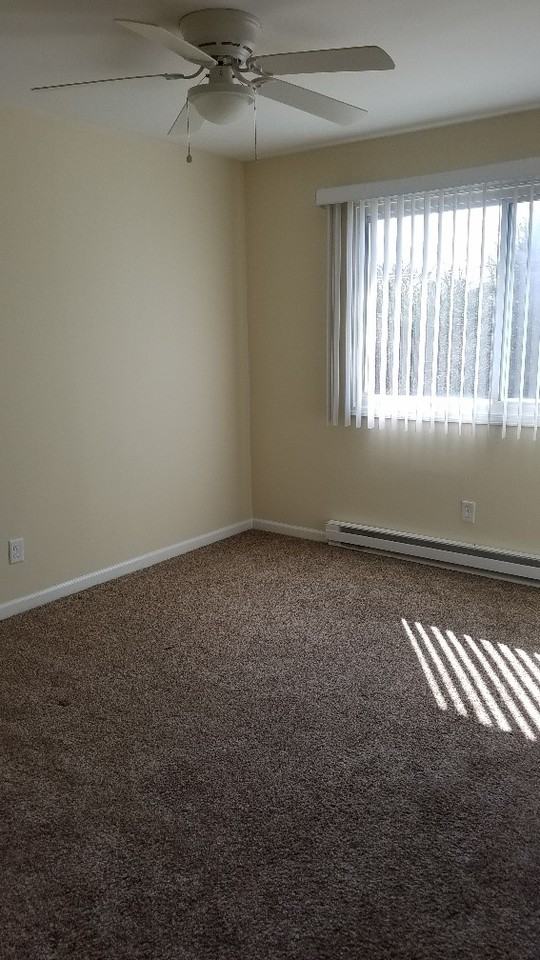 2703 N Jackson St #4 - Photo 6 of 12