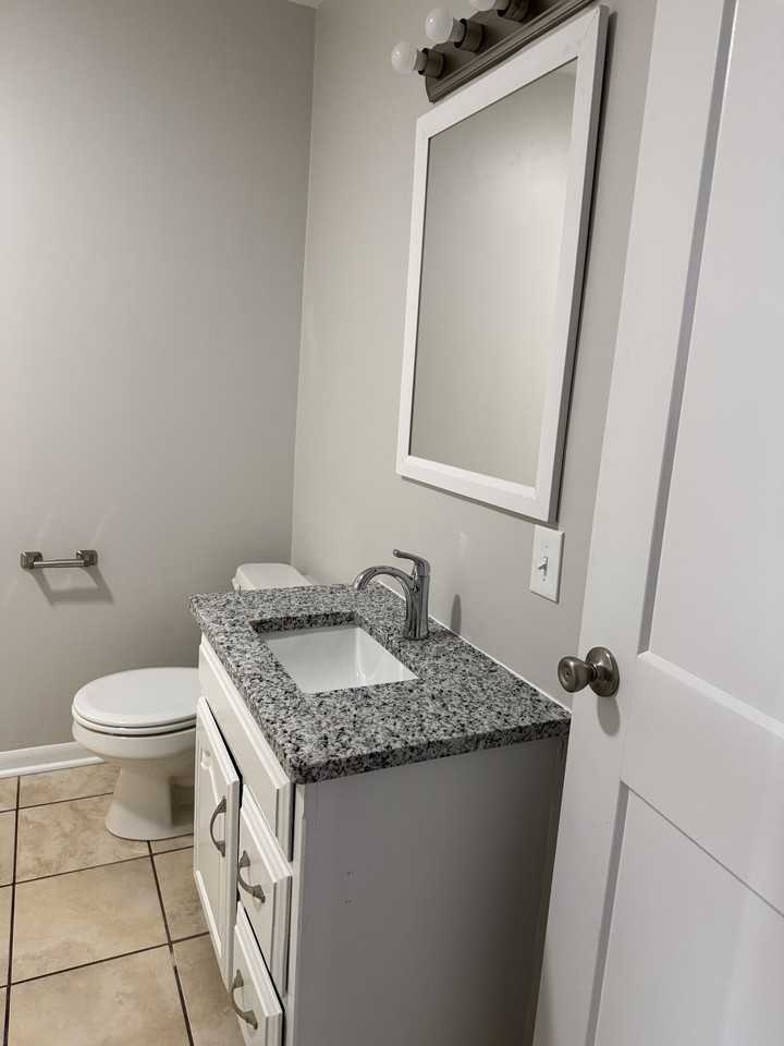 500 E 1st St #1 - Photo 2 of 10