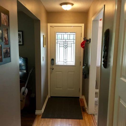 215 Trader Cres Uppr - Photo 5 of 19