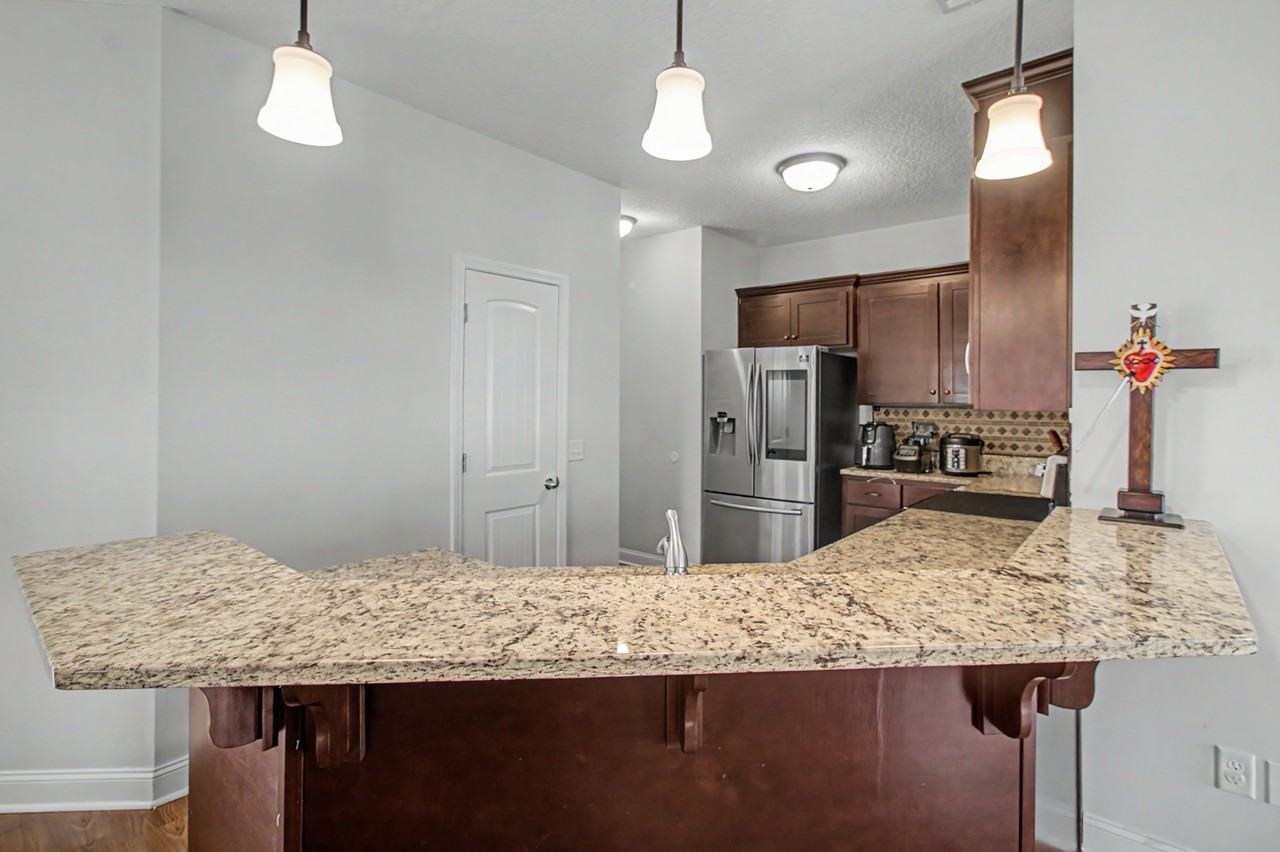 157 Hamlet Ct #1 - Photo 4 of 34