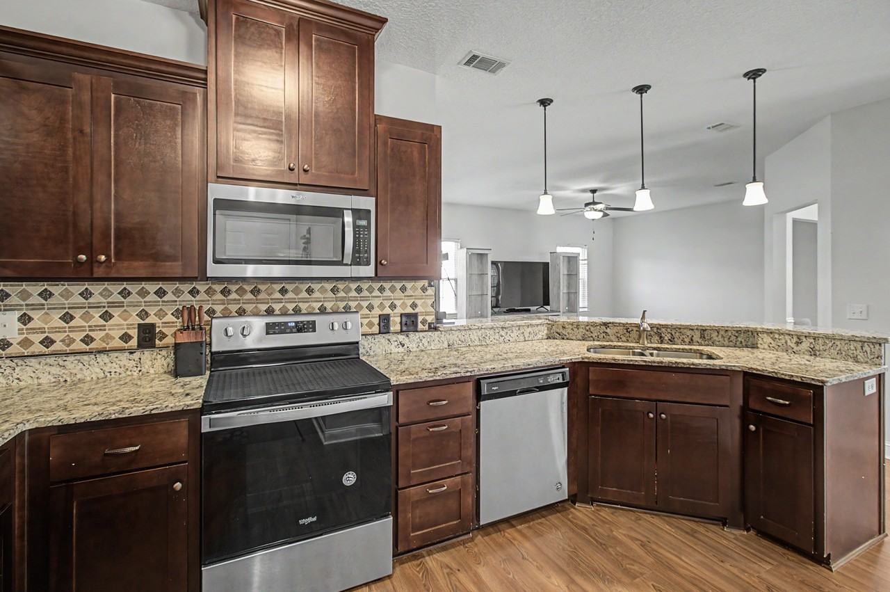 157 Hamlet Ct #1 - Photo 5 of 34