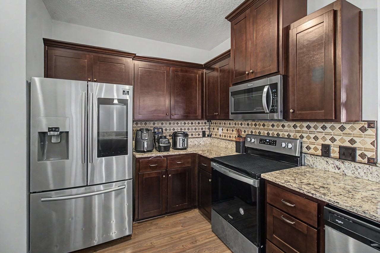 157 Hamlet Ct #1 - Photo 6 of 34