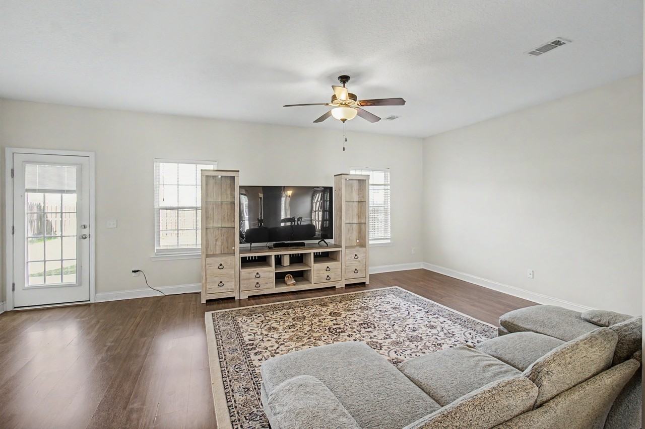 157 Hamlet Ct #1 - Photo 7 of 34