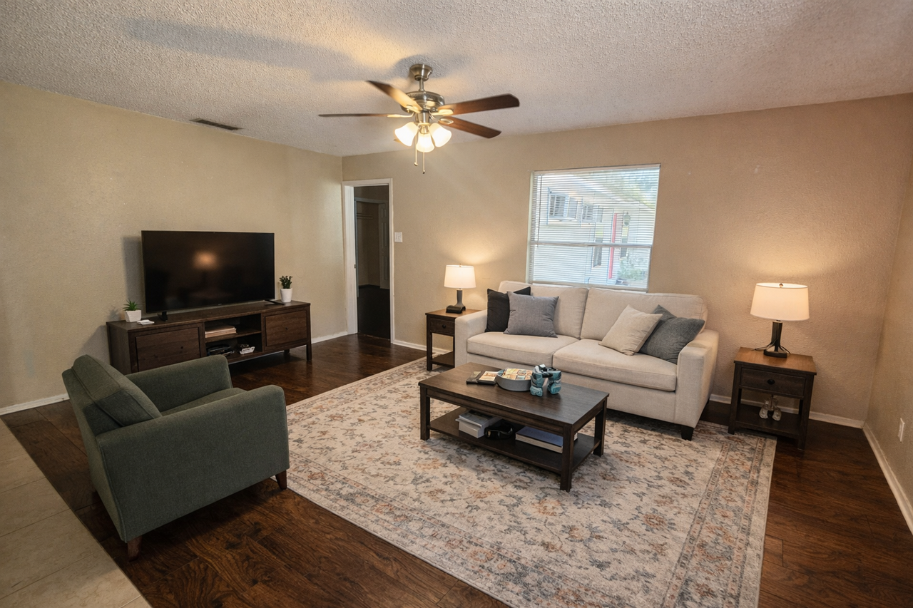 610 Genard St - Photo 4 of 18