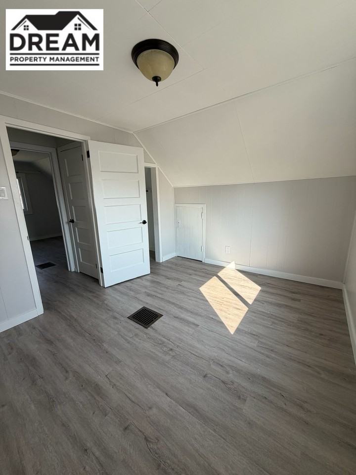 727 Oak Ave #1 - Photo 6 of 18