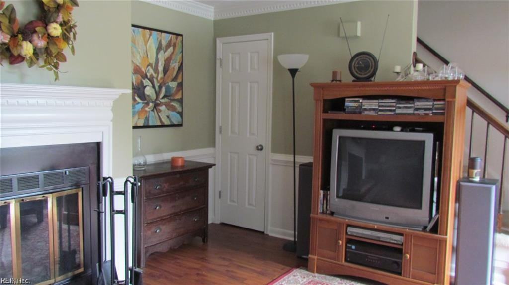 350 San Roman Dr #1 - Photo 7 of 32