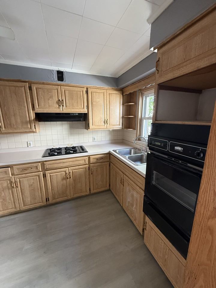 3524 Bosworth Rd - Photo 4 of 17