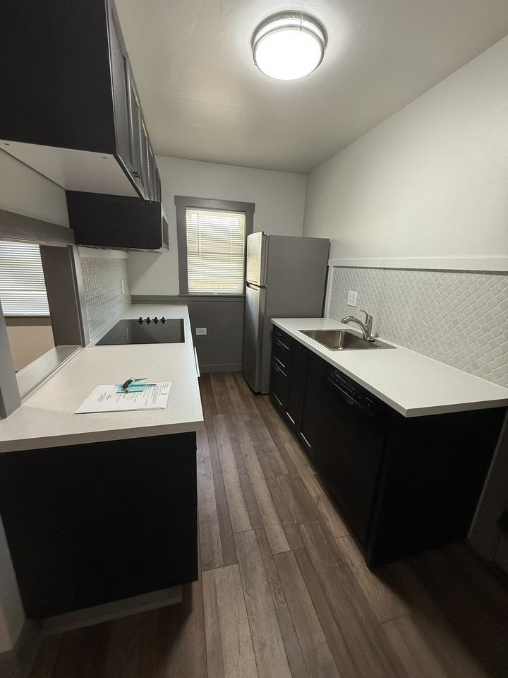 220 E Chelan Ave #220 - Photo 7 of 17