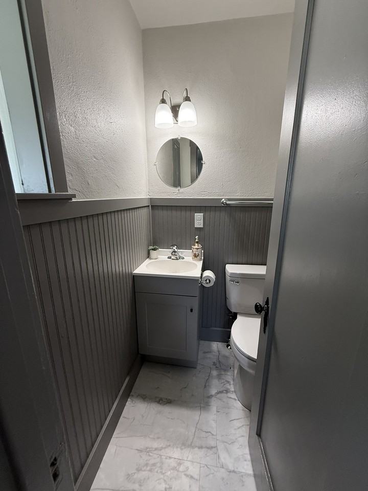 220 E Chelan Ave #220 - Photo 7 of 16