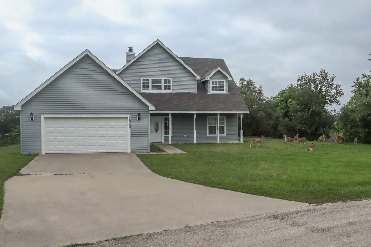 1810 Mesa Oaks Cir #1 - Photo 2 of 38