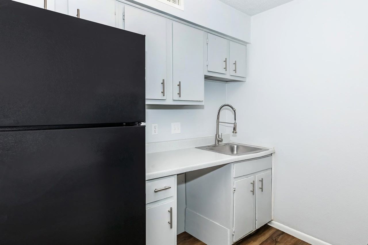 1600 Tamarack Ave #15 - Photo 4 of 18
